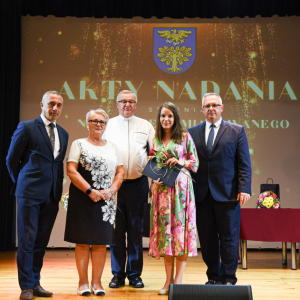 Wręczenie aktu mianowania przez Pana Burmistrza.