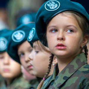 Nasze Orlęta podczas uroczystości patriotycznych w lesie turzańskim