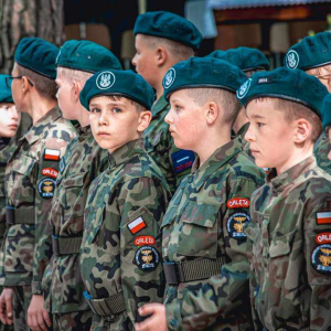 Nasze Orlęta podczas uroczystości patriotycznych w lesie turzańskim