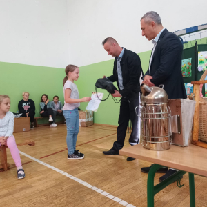 Rozdanie nagród w konkursach "Kwiatowa łąka dla pszczół" i "EKO-siatka"