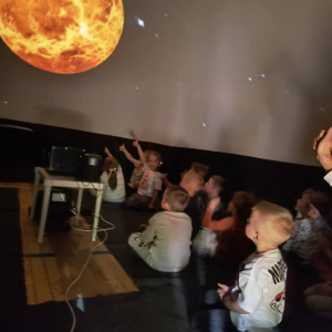 Mobilne Planetarium „ORBITEK”  w przedszkolu