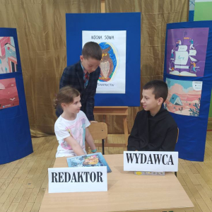 Uroczyste pasowanie uczniów klasy I na czytelników biblioteki szkolnej