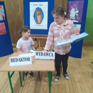 Uroczyste pasowanie uczniów klasy I na czytelników biblioteki szkolnej