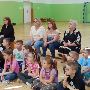 Uroczyste pasowanie uczniów klasy I na czytelników biblioteki szkolnej