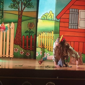 Wycieczka przedszkolaków oraz klas 0-III na teatrzyk „Przyjaciele z Bullerbyn”