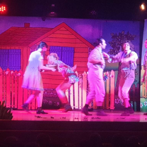 Wycieczka przedszkolaków oraz klas 0-III na teatrzyk „Przyjaciele z Bullerbyn”