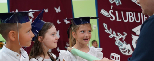 Rozpoczęcie roku szkolnego i pasowanie na ucznia 2025/2026 w Zespole Szkół Nr 1 w Nienadówce