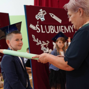 Rozpoczęcie roku szkolnego i pasowanie na ucznia 2025/2026 w Zespole Szkół Nr 1 w Nienadówce.