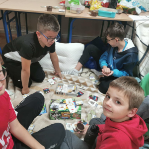 Wieczór gier planszowych w klasie 5