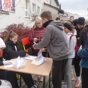 Nasi uczniowie i nauczyciele pobiegli dziś dla podopiecznych Podkarpackiego Hospicjum dla Dzieci
