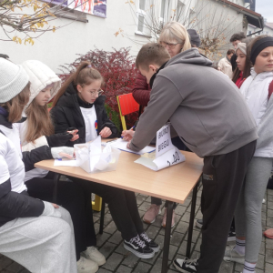 Nasi uczniowie i nauczyciele pobiegli dziś dla podopiecznych Podkarpackiego Hospicjum dla Dzieci