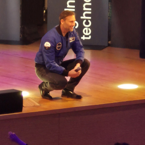 POLSKA SIĘGA GWIAZD!  Spotkanie z dr inż. Sławoszem Uznańskim-Wiśniewskim – polskim astronautą!