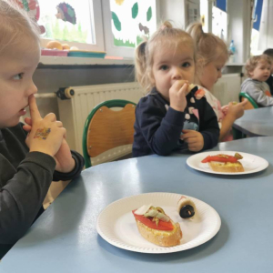 Międzynarodowy Dzień Zdrowego Śniadania przygotowany przez Samorząd Uczniowski wraz z Opiekunami