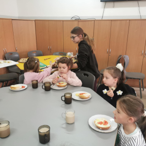 Międzynarodowy Dzień Zdrowego Śniadania przygotowany przez Samorząd Uczniowski wraz z Opiekunami