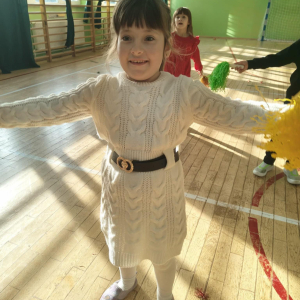 Spotkanie dzieci z zerówki ze Świętym Mikołajem