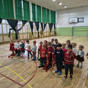 Świętym Mikołaj w grupie 3–4-latków