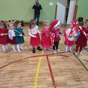 Świętym Mikołaj w grupie 3–4-latków
