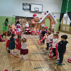 Świętym Mikołaj w grupie 3–4-latków