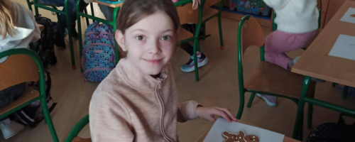 Klasa 2 - ozdabianie pierniczków