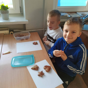 Klasa 2 - ozdabianie pierniczków