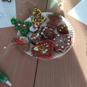 Klasa 2 - ozdabianie pierniczków