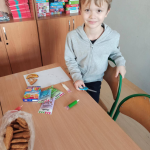 Klasa 2 - ozdabianie pierniczków