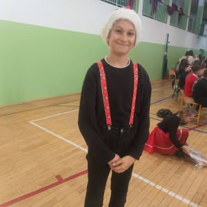 Występ kółka wokalno-tanecznego w świątecznym klimacie