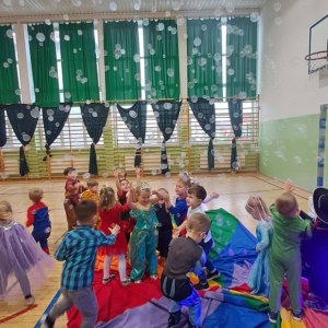 Bal karnawałowy  w grupie 3-4 latków