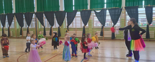 Bal karnawałowy  w grupie 3-4 latków