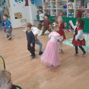 Bal karnawałowy  w grupie 3-4 latków