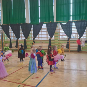 Bal karnawałowy  w grupie 3-4 latków