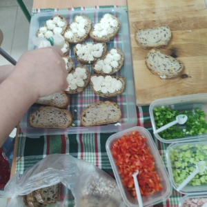 Zdrowe śniadanie uczniów klasy 4