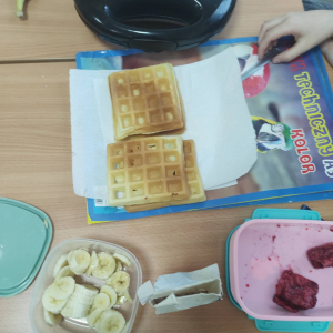 Zdrowe śniadanie uczniów klasy 4