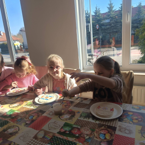 Wycieczka klas 1-3 do Wioski Wielkanocnej w Bratkowicach