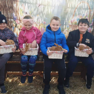 Wycieczka klas 1-3 do Wioski Wielkanocnej w Bratkowicach