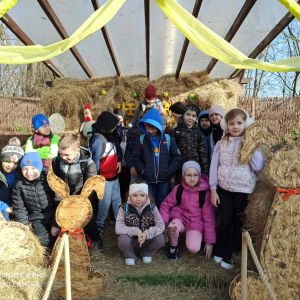 Wycieczka klas 1-3 do Wioski Wielkanocnej w Bratkowicach