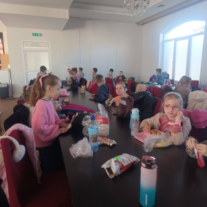 Wycieczka klas 1-3 do Wioski Wielkanocnej w Bratkowicach