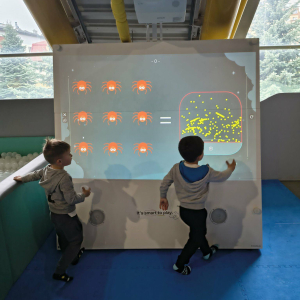 Wycieczka 3 latków do teatru i do Centrum Zabaw Fantazja