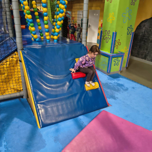 Wycieczka 3 latków do teatru i do Centrum Zabaw Fantazja