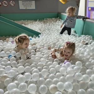 Wycieczka 3 latków do teatru i do Centrum Zabaw Fantazja