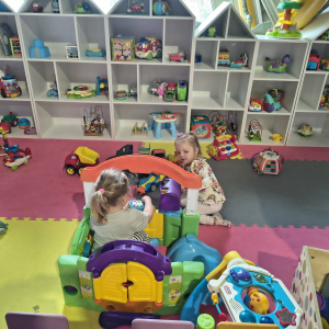 Wycieczka 3 latków do teatru i do Centrum Zabaw Fantazja