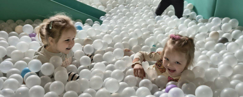 Wycieczka 3 latków do teatru i do Centrum Zabaw Fantazja