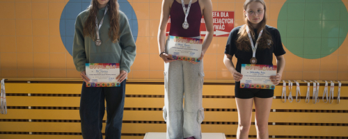 Kolejne sukcesy pływackie uczennicy klasy 7 - Oliwii Nowak