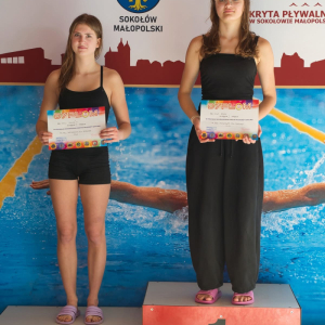 Kolejne sukcesy pływackie uczennicy klasy 7 - Oliwii Nowak