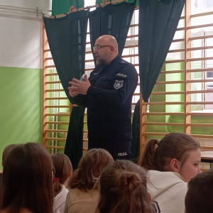 Spotkanie dla uczniów klas IV- VIII z policjantem