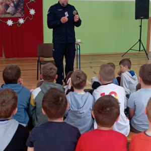 Spotkanie uczniów klas I- III z przedstawicielem policji