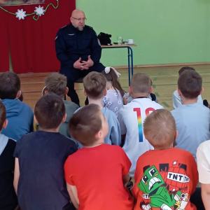 Spotkanie uczniów klas I- III z przedstawicielem policji