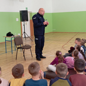Spotkanie uczniów klas I- III z przedstawicielem policji