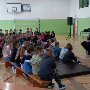Spotkanie uczniów klas I- III z przedstawicielem policji