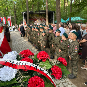 Orlęta na uroczystości patriotycznej w Turzy